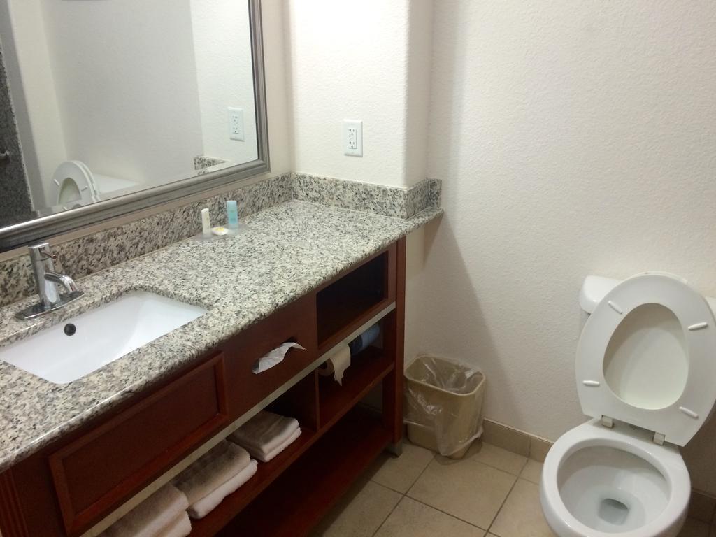 Comfort Inn & Suites Chesapeake - Portsmouth Экстерьер фото